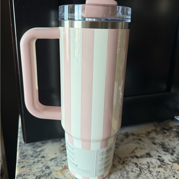 NWT Stanley 30 oz. Tumbler - Oasis Collection in Peach Whip Cabana Gloss - Picture 3 of 4